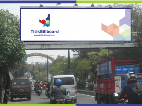 Sewa Billboard Karanganyar Jl. Raya Palur – Depan Kampus UNSA Palur